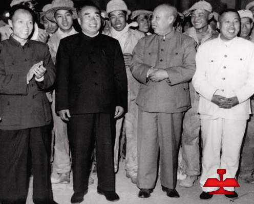 1959年毛澤東同志親切接見(jiàn)全國著(zhù)名勞動(dòng)模范、鞍鋼老英雄孟泰