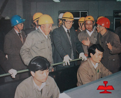1959年毛澤東同志親切接見(jiàn)全國著(zhù)名勞動(dòng)模范、鞍鋼老英雄孟泰
