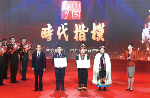 李超榮獲全國“時(shí)代楷?！狈Q(chēng)號